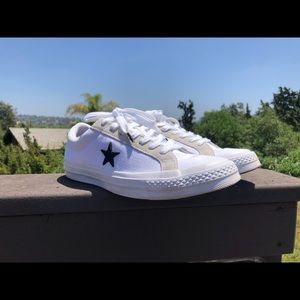 White One Star Converse Shoes - 8 Men/ 10 Women